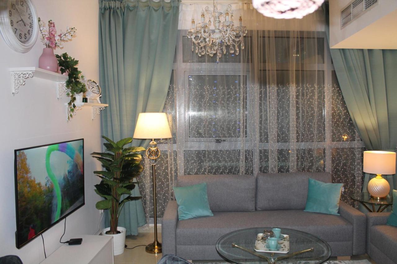 Newly Furnished One Bedroom Apartment Next To Metro & Beach In Marina Residence Dubai Buitenkant foto