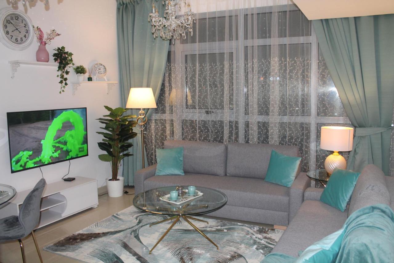 Newly Furnished One Bedroom Apartment Next To Metro & Beach In Marina Residence Dubai Buitenkant foto
