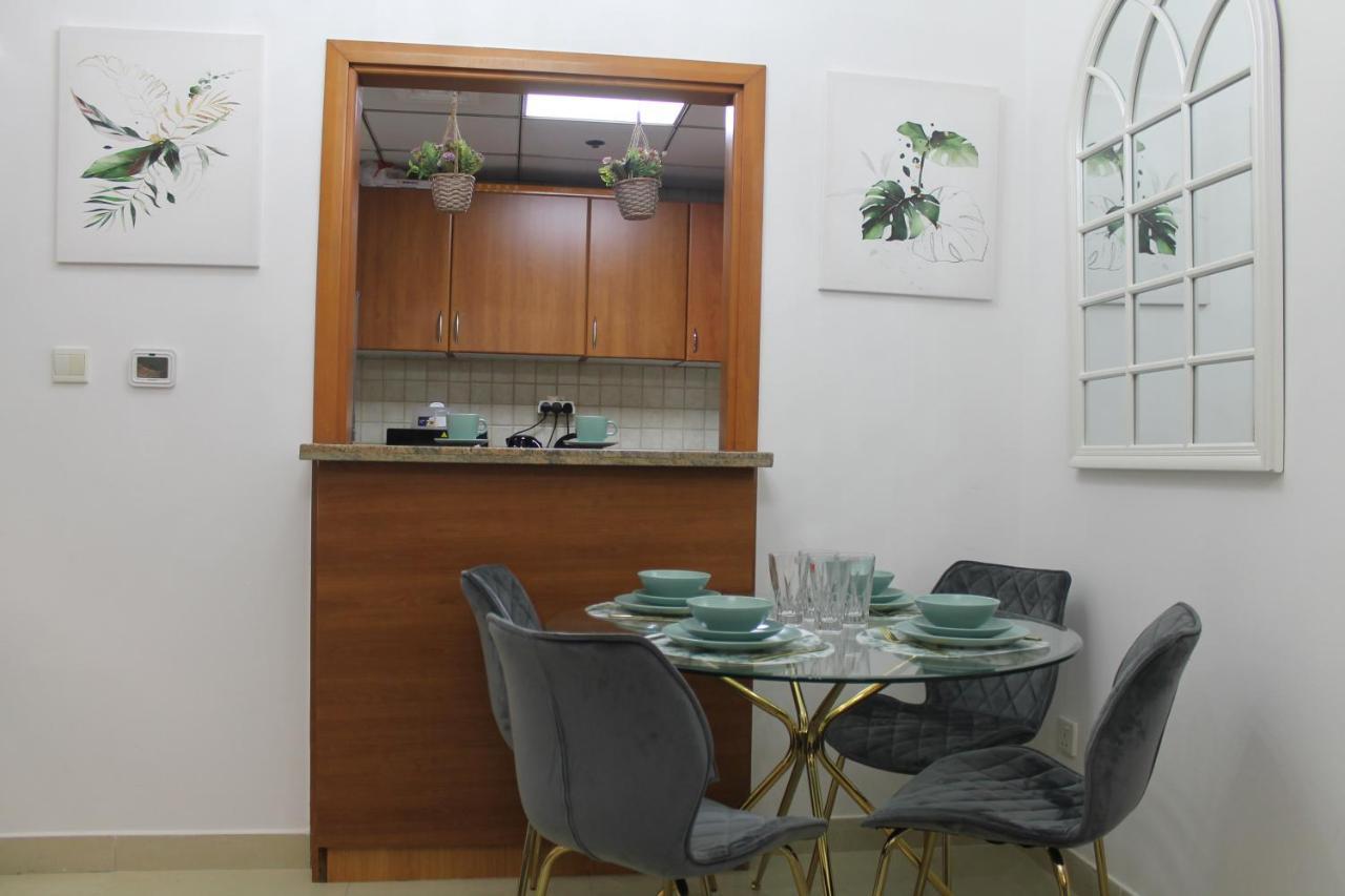 Newly Furnished One Bedroom Apartment Next To Metro & Beach In Marina Residence Dubai Buitenkant foto