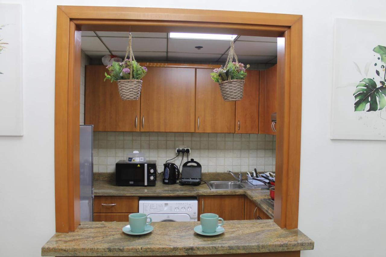 Newly Furnished One Bedroom Apartment Next To Metro & Beach In Marina Residence Dubai Buitenkant foto