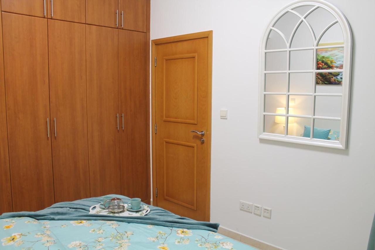 Newly Furnished One Bedroom Apartment Next To Metro & Beach In Marina Residence Dubai Buitenkant foto