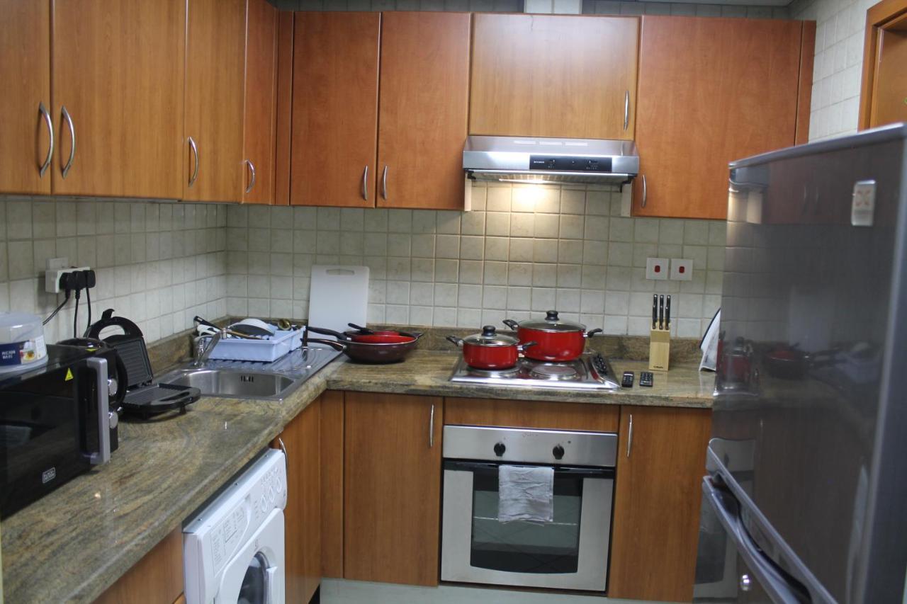 Newly Furnished One Bedroom Apartment Next To Metro & Beach In Marina Residence Dubai Buitenkant foto