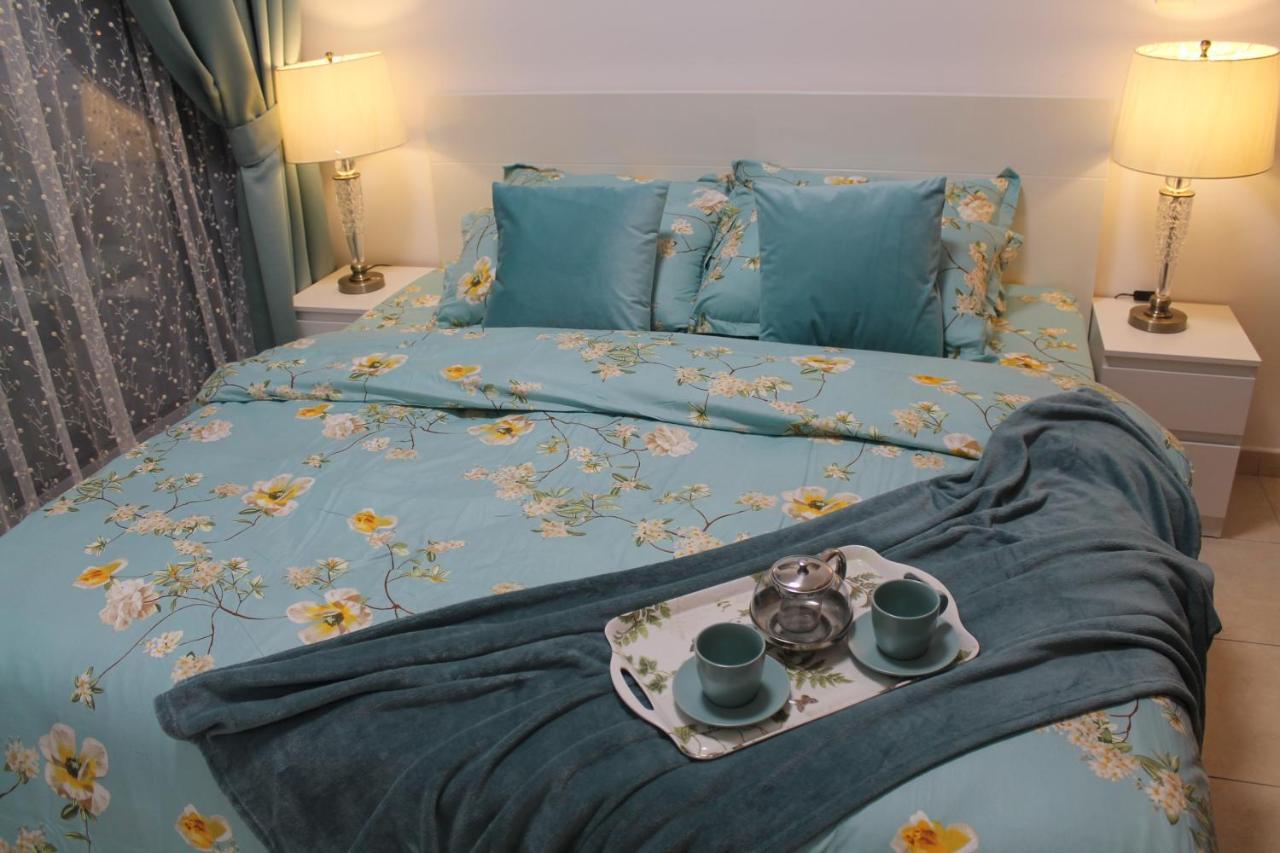 Newly Furnished One Bedroom Apartment Next To Metro & Beach In Marina Residence Dubai Buitenkant foto