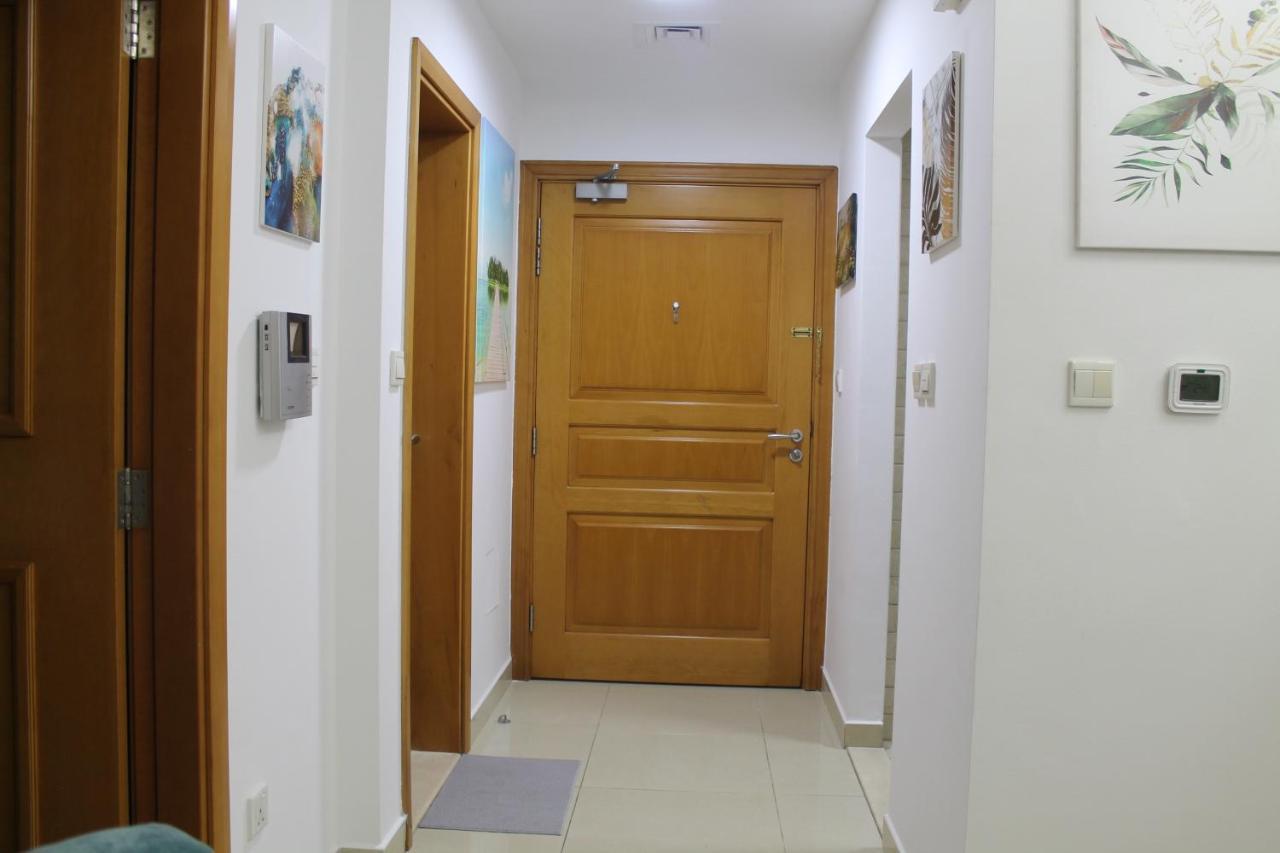 Newly Furnished One Bedroom Apartment Next To Metro & Beach In Marina Residence Dubai Buitenkant foto