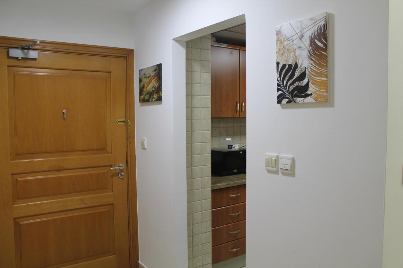 Newly Furnished One Bedroom Apartment Next To Metro & Beach In Marina Residence Dubai Buitenkant foto