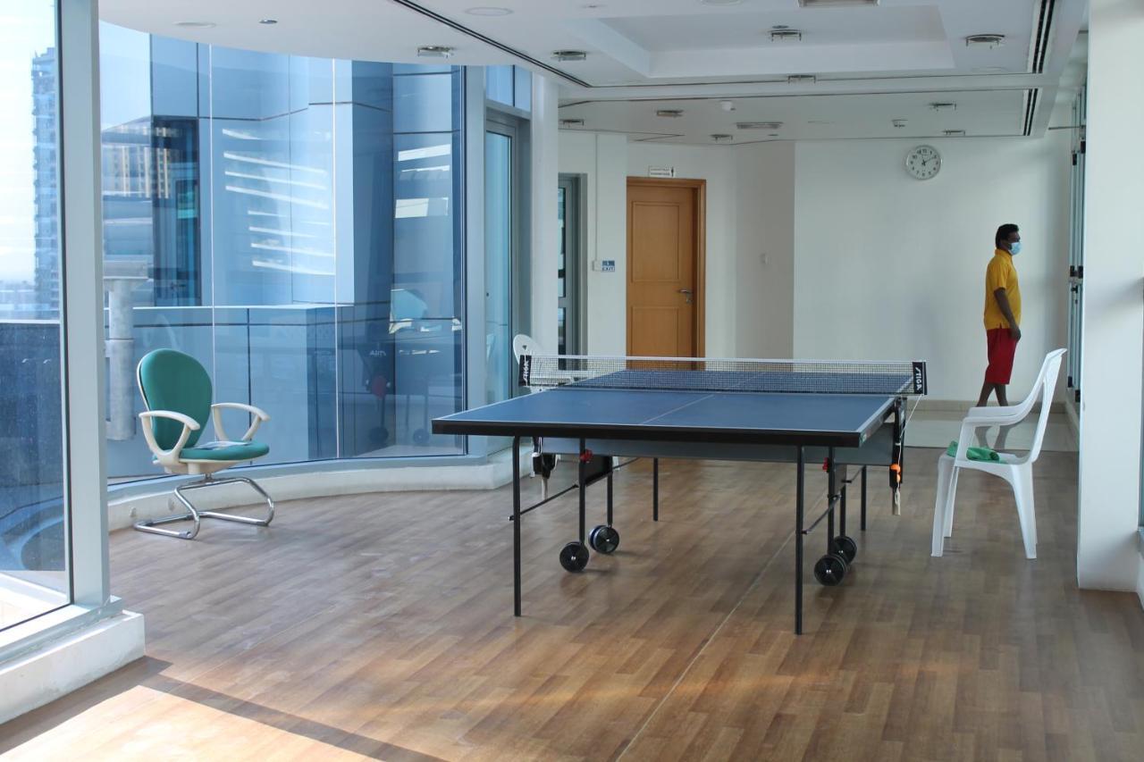Newly Furnished One Bedroom Apartment Next To Metro & Beach In Marina Residence Dubai Buitenkant foto