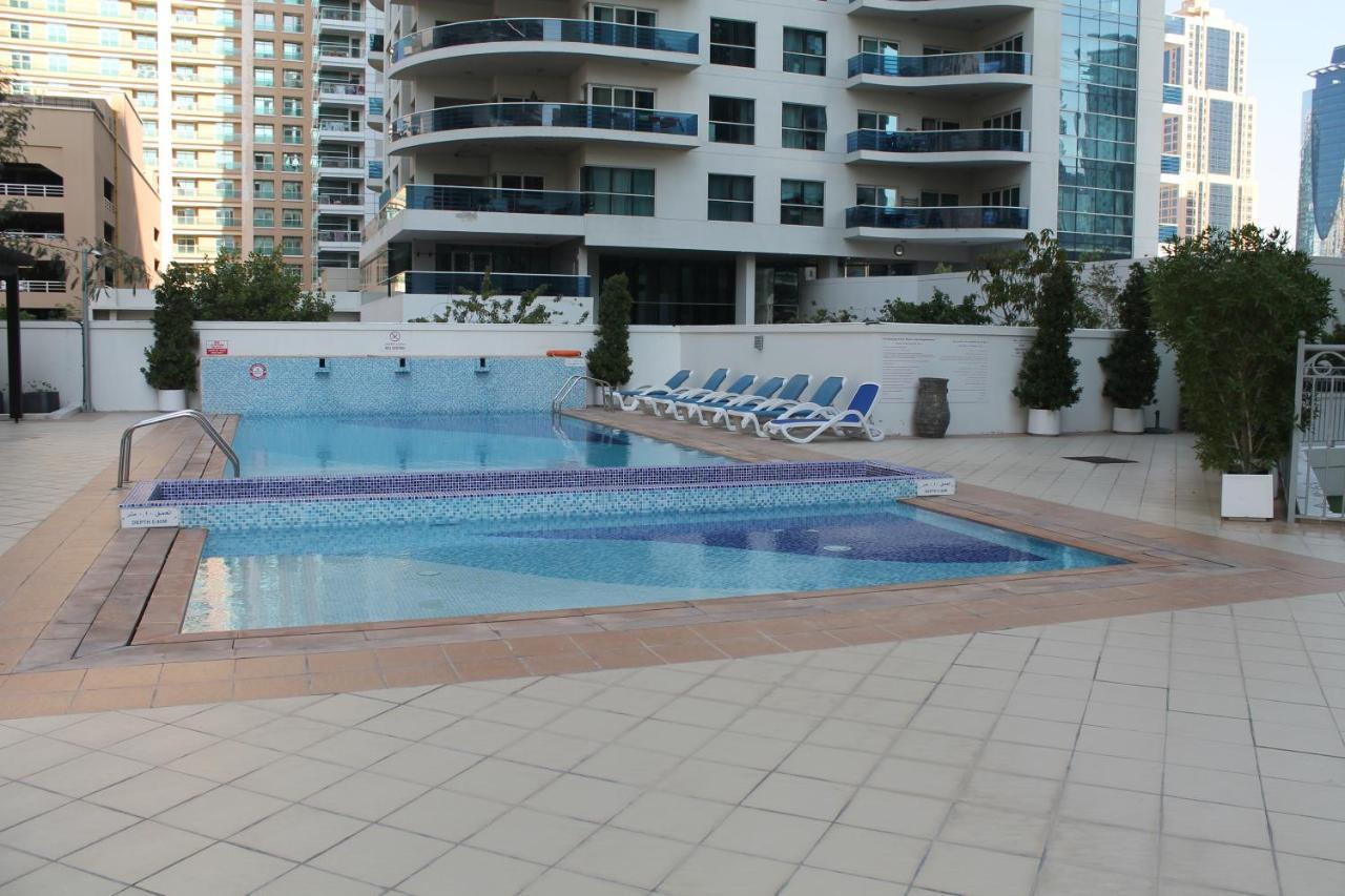 Newly Furnished One Bedroom Apartment Next To Metro & Beach In Marina Residence Dubai Buitenkant foto