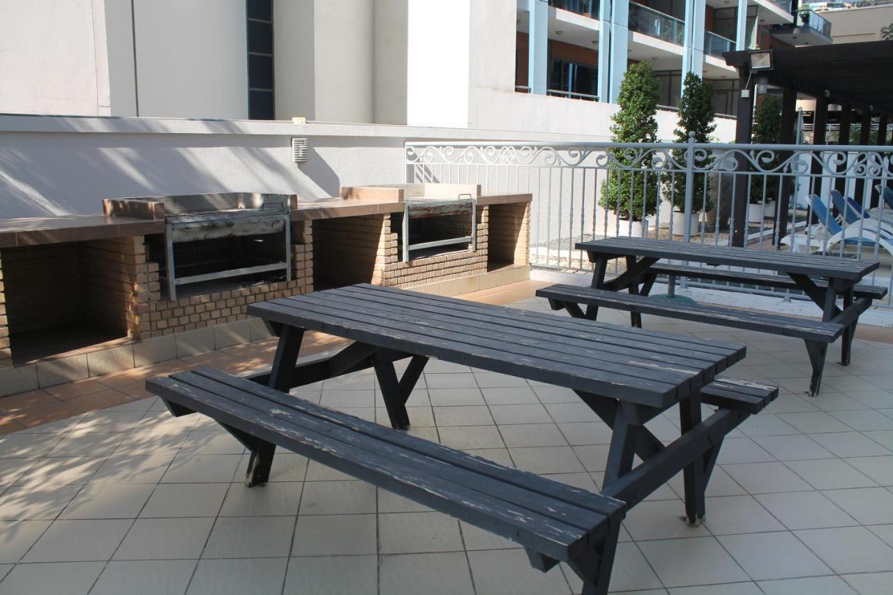Newly Furnished One Bedroom Apartment Next To Metro & Beach In Marina Residence Dubai Buitenkant foto