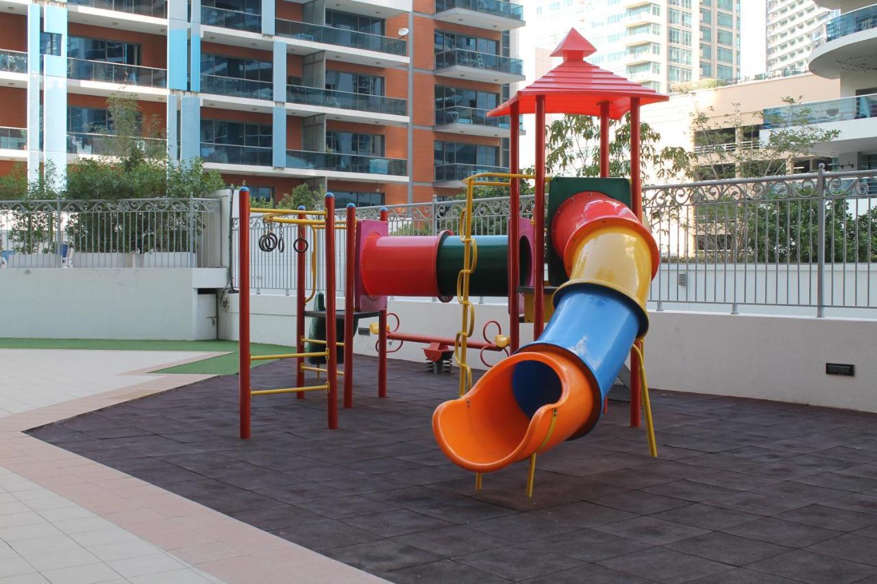 Newly Furnished One Bedroom Apartment Next To Metro & Beach In Marina Residence Dubai Buitenkant foto