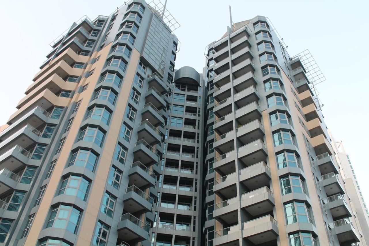 Newly Furnished One Bedroom Apartment Next To Metro & Beach In Marina Residence Dubai Buitenkant foto