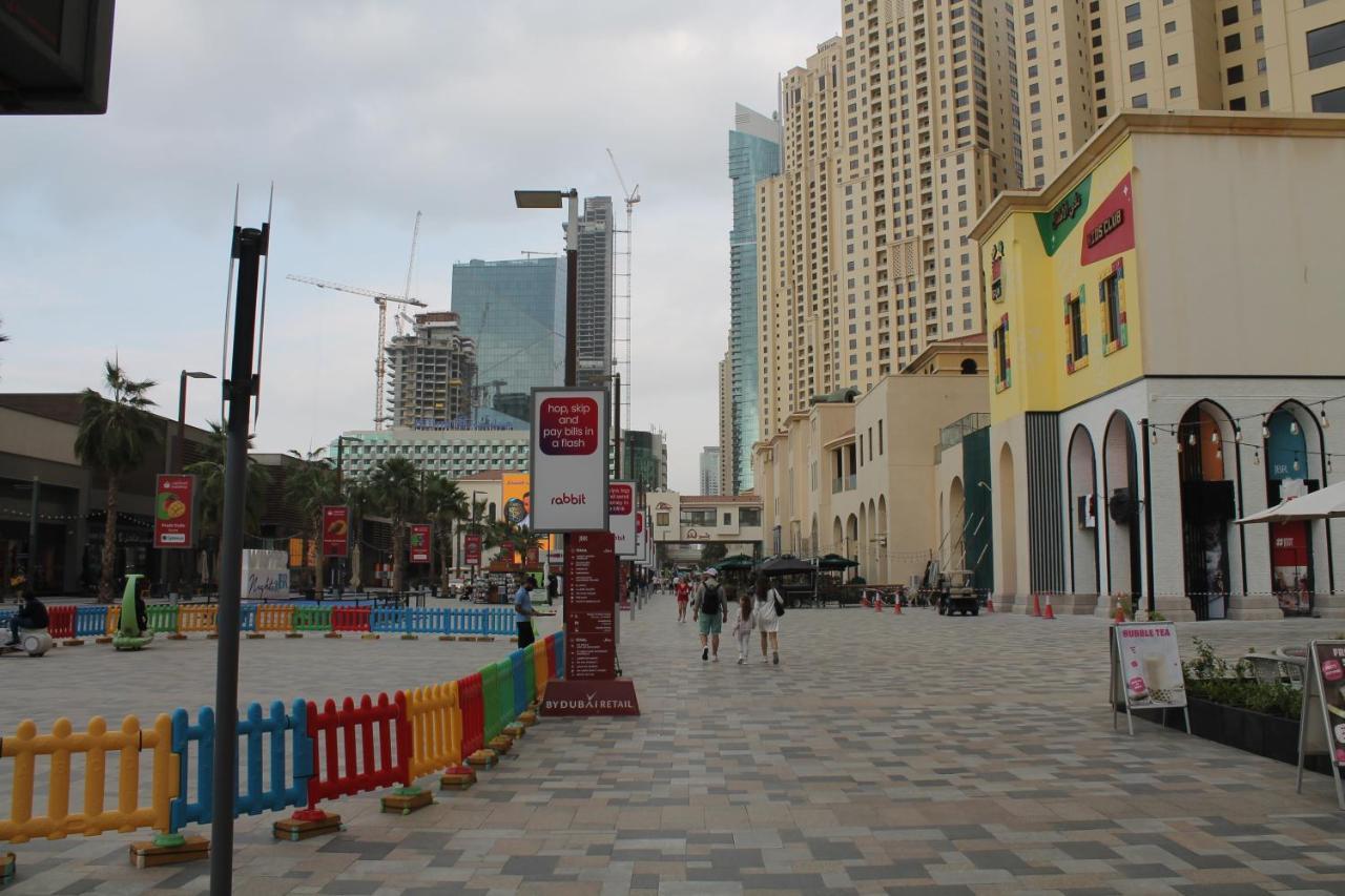 Newly Furnished One Bedroom Apartment Next To Metro & Beach In Marina Residence Dubai Buitenkant foto