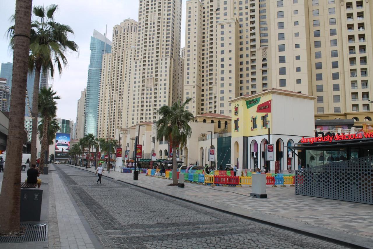 Newly Furnished One Bedroom Apartment Next To Metro & Beach In Marina Residence Dubai Buitenkant foto