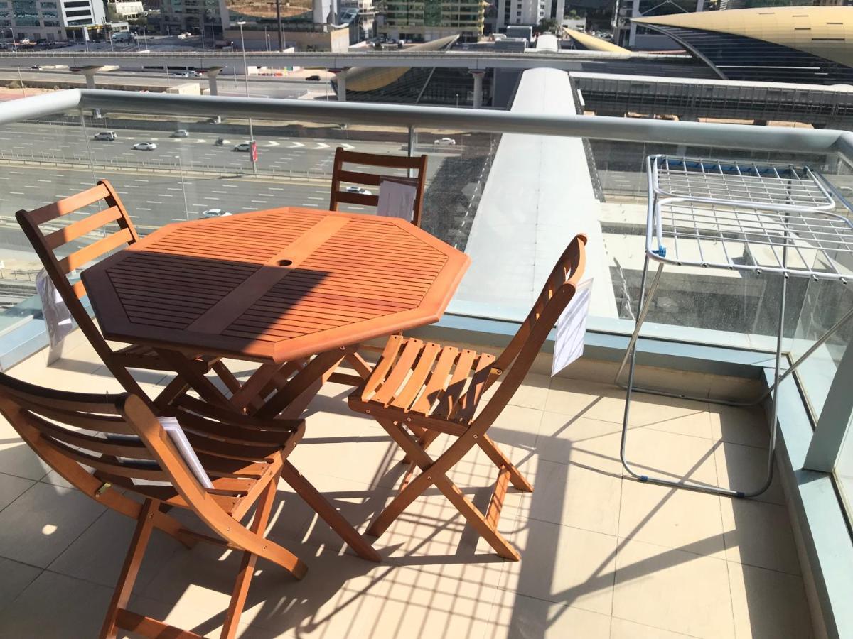 Newly Furnished One Bedroom Apartment Next To Metro & Beach In Marina Residence Dubai Buitenkant foto